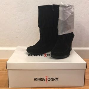 New Minnetonka calf hi double fringe